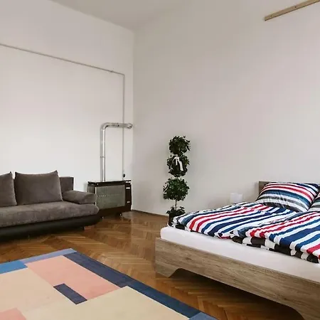Gigantic Modern For Up To 10 Guests Next To Basilica! Apartment *