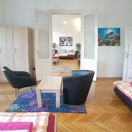 Gigantic Modern For Up To 10 Guests Next To Basilica! Apartament