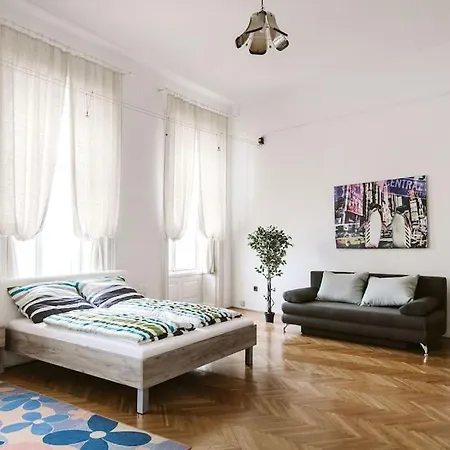 Apartament Gigantic Modern For Up To 10 Guests Next To Basilica!